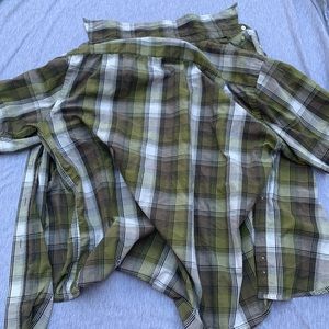 Large Green button down short sleeve shirt